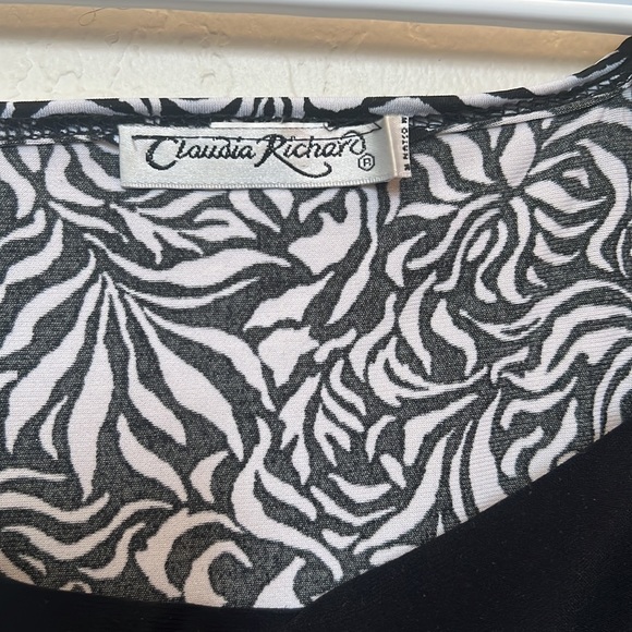 Flattering Black and White Print Shirt - Picture 2 of 4